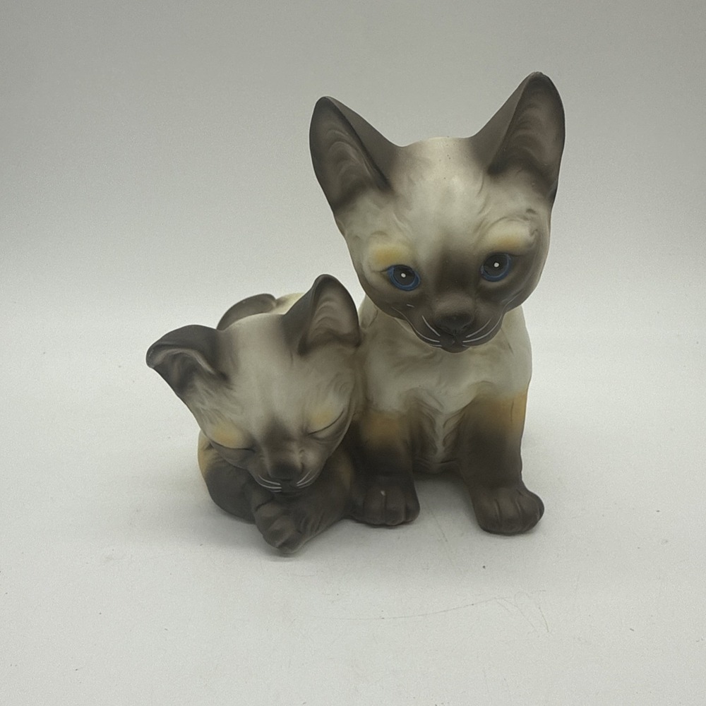 Siamese Cat Kitten Figurine Porcelain Ceramic Blue Eyes Kitschy Vintage Granny